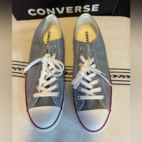 Converse Navy and White Pinstripe Sneakers size 10.5 - Picture 7 of 9